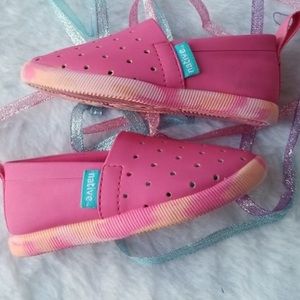 Native shoes in pink size 4c